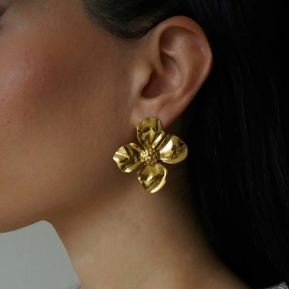 Nwt Heaven Mayhem Similar Non Tarnish Flower Earrings